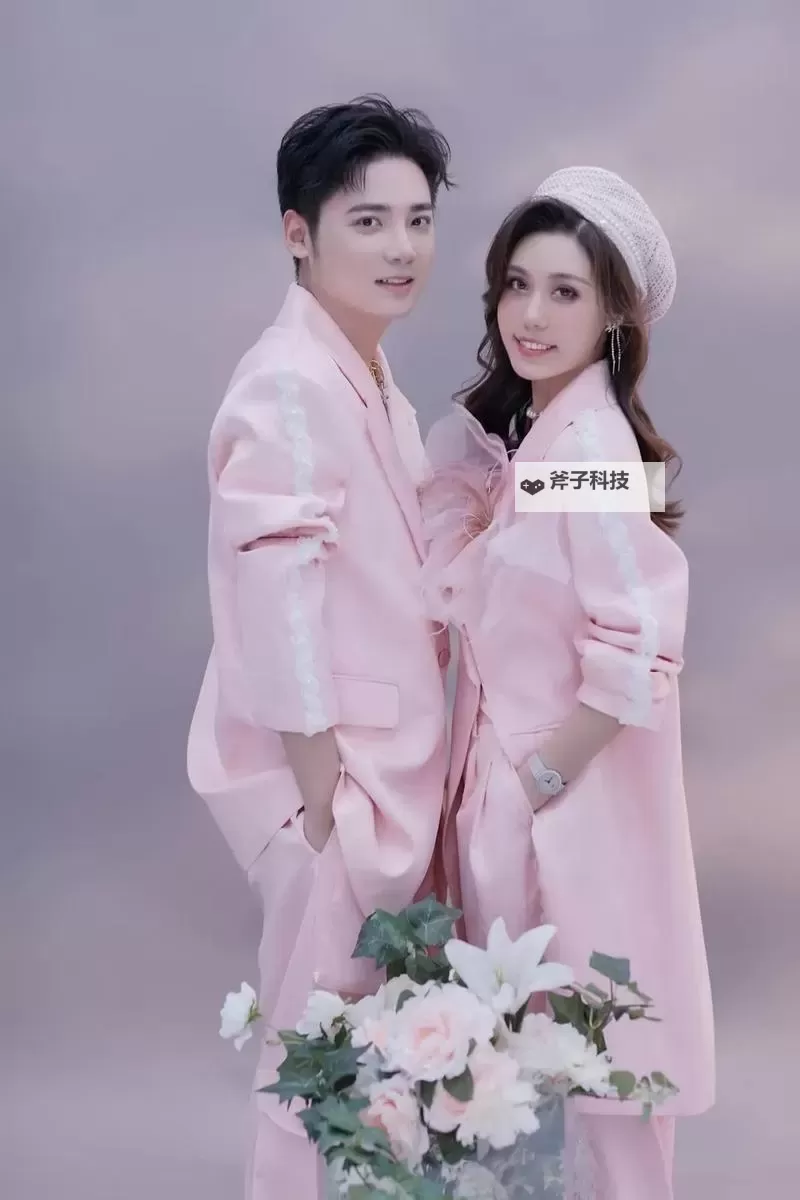 感人至深:最美情侣完整视频温馨瞬间大全图1