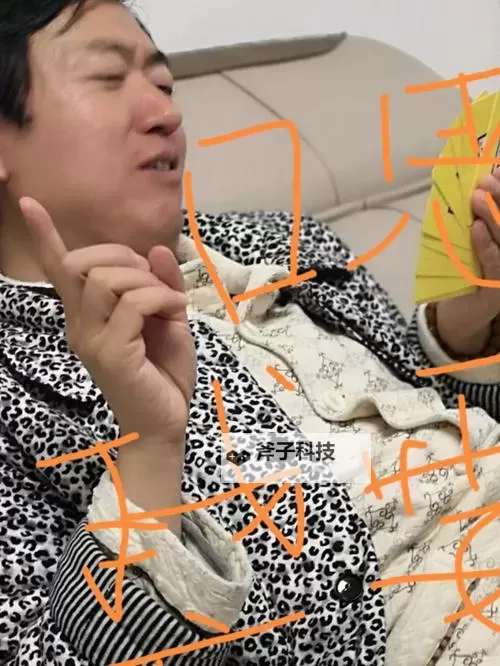 在床上打扑克全程不盖被子吗:舒适还是不卫生的选择?图1