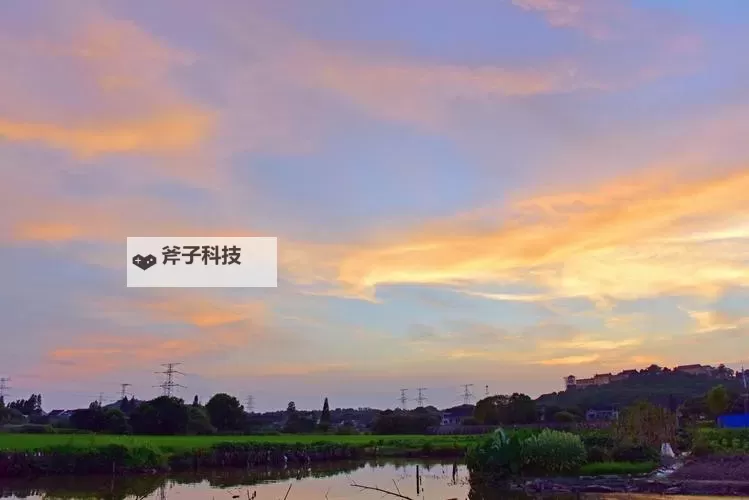 醉美的夏天：流光溢彩的时光记忆图1