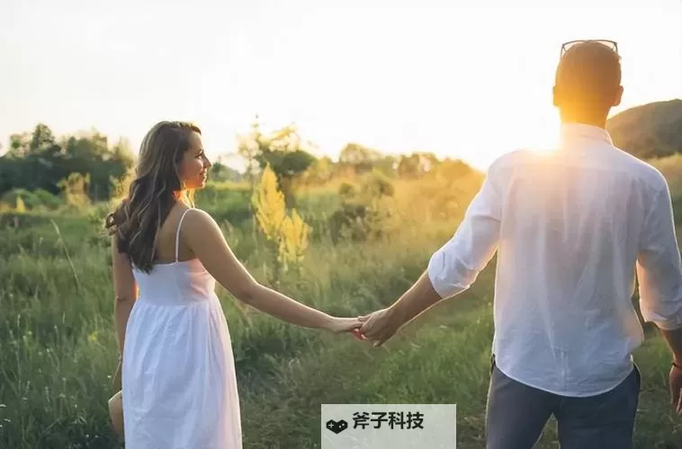 精品情侣真实久久:甜蜜时光永不褪色的爱恋记忆图1