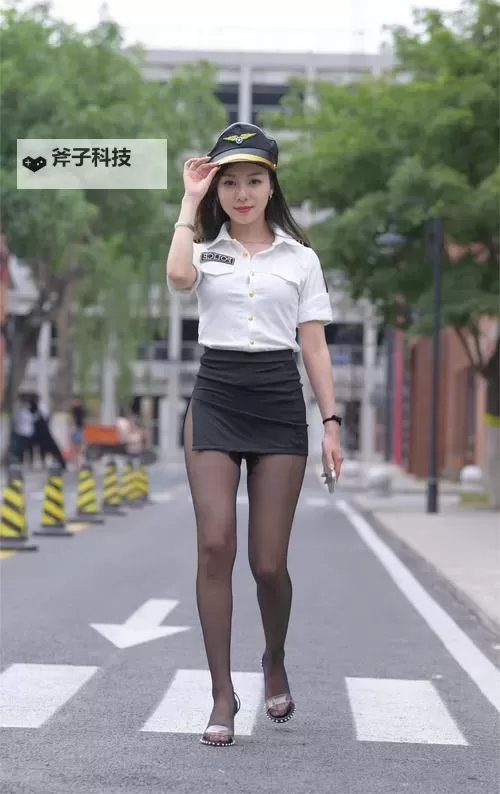 制服丝袜qvod:经典影视资源在线观看指南图1