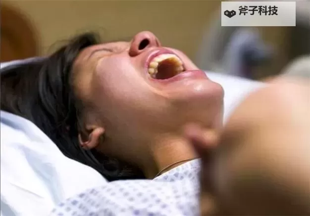 孕妇生孩子视频：感人时刻全记录，真实展现母爱的伟大_transform图1