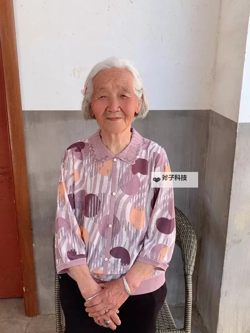 82耄耋chinese老太交:岁月中的温馨共舞图1