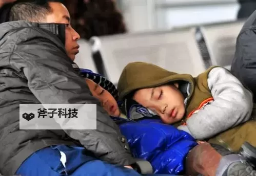 长途汽车最后一排遇见的陌生人:一段未曾预料的旅程图1