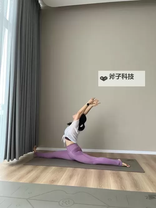 瑜伽被各种姿势C到高潮：探索身心极限的完美体验图1