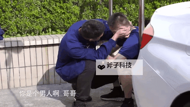 班长哭着说不要抠了:校园中的感人瞬间图2