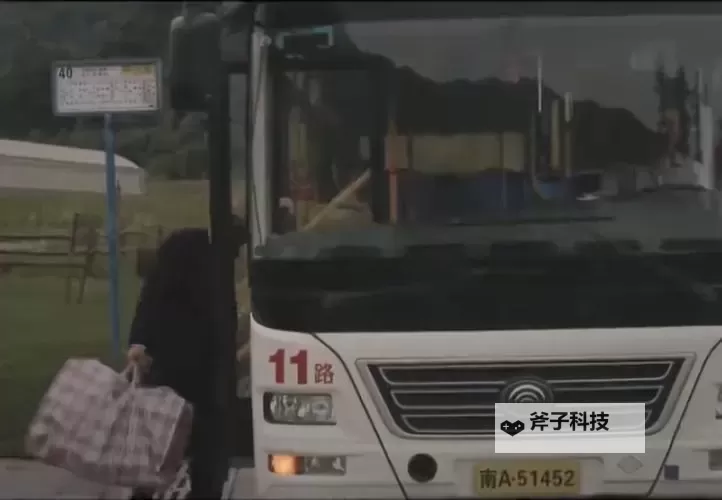 公交车上电影:城市中的移动影院体验图1