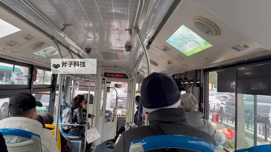 【真实体验】装不下已经流出来了好烫公交车引发乘客尴尬与担忧图1