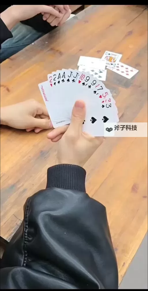 快手各大网红打扑克视频大全：牌桌风云再起，谁能笑到最后？图1