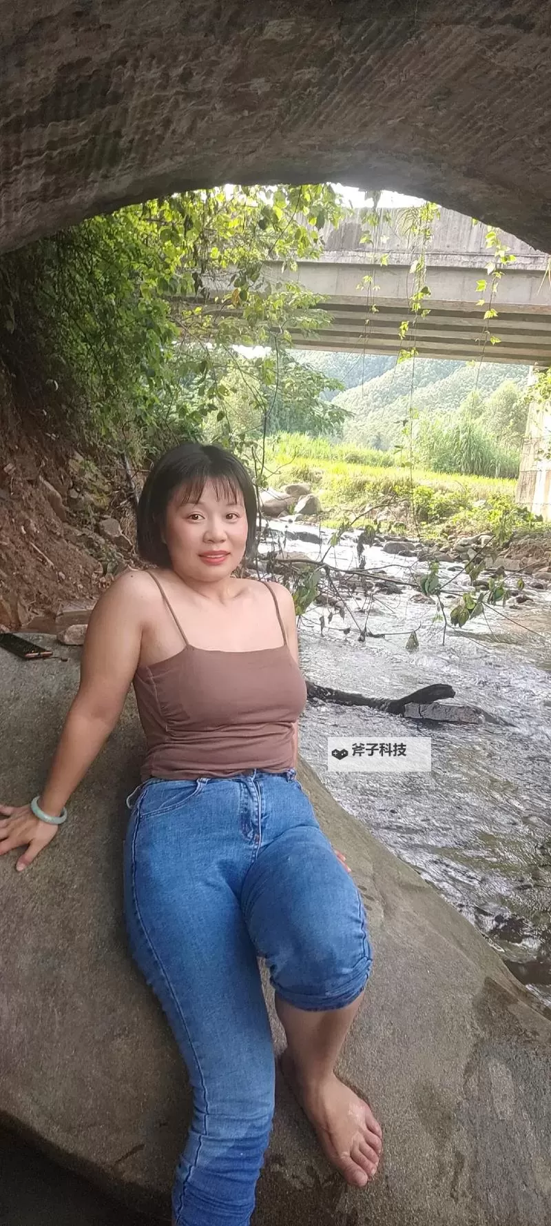 夏日街角的温暖日常：胖女热久久wwww的笑声与成长图2